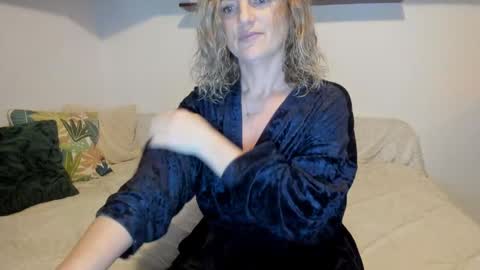 Snapshot of jadore_able82 chatting on February 23, 2:51 am elena online show from February 23, 2:51 am