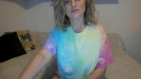 Snapshot of jadore_able82 chatting on February 26, 2:52 am elena online show from February 26, 2:52 am