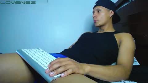 Snapshot of jahn_ashford1 chatting on December 14, 5:40 am jahn_ashford1 online show from December 14, 5:40 am