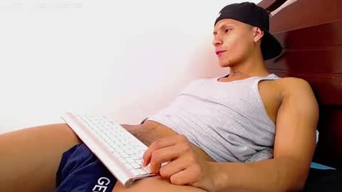 Snapshot of jahn_ashford1 chatting on December 13, 12:06 pm jahn_ashford1 online show from December 13, 12:06 pm