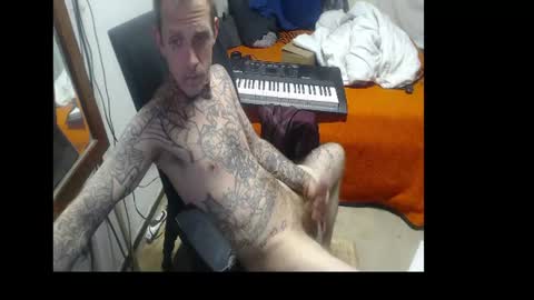 showingitoff online show from August 2, 11:34 am