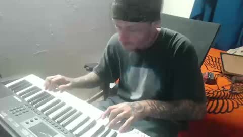 showingitoff online show from October 14, 12:57 am