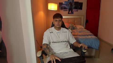 Snapshot of jake_pons chatting on December 31, 2:19 am Jake Pons online show from December 31, 2:19 am