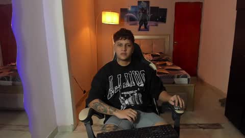 Snapshot of jake_pons chatting on February 9, 6:58 pm Jake Pons online show from February 9, 6:58 pm