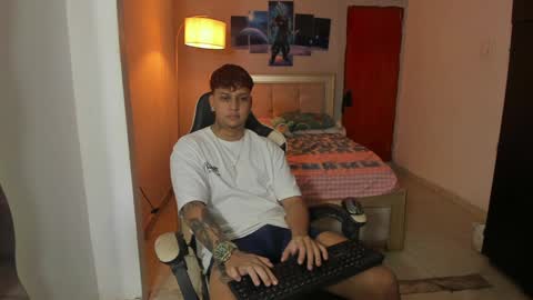 Snapshot of jake_pons chatting on December 28, 1:38 pm Jake Pons online show from December 28, 1:38 pm