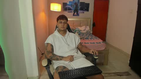 Snapshot of jake_pons chatting on December 29, 2:27 am Jake Pons online show from December 29, 2:27 am