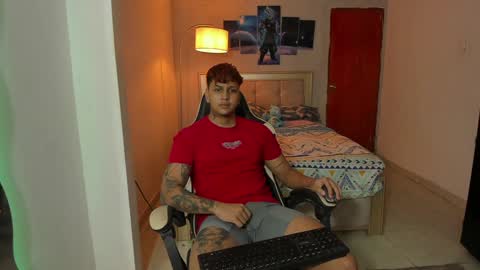 Snapshot of jake_pons chatting on December 3, 3:37 am Jake Pons online show from December 3, 3:37 am