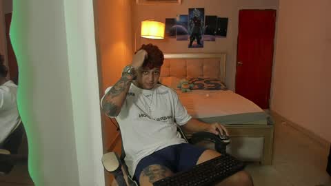 Snapshot of jake_pons chatting on December 15, 2:41 am Jake Pons online show from December 15, 2:41 am