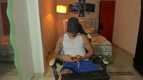 Snapshot of jake_pons chatting on January 6, 1:42 am Jake Pons online show from January 6, 1:42 am