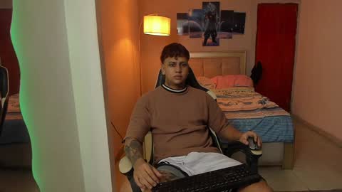 Snapshot of jake_pons chatting on January 14, 1:15 am Jake Pons online show from January 14, 1:15 am