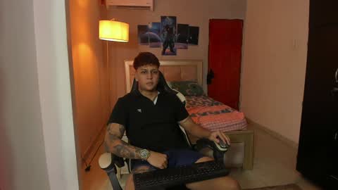 Snapshot of jake_pons chatting on December 24, 11:33 pm Jake Pons online show from December 24, 11:33 pm