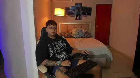 Snapshot of jake_pons chatting on December 11, 2:22 pm Jake Pons online show from December 11, 2:22 pm