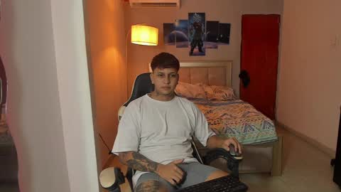 Snapshot of jake_pons chatting on January 7, 1:38 am Jake Pons online show from January 7, 1:38 am