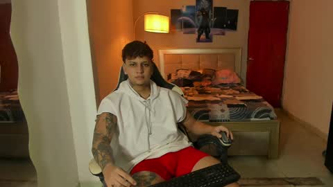 Snapshot of jake_pons chatting on February 19, 12:03 am Jake Pons online show from February 19, 12:03 am