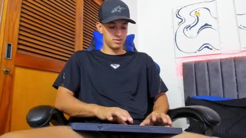 Hi guys im new 3 online show from January 27, 7:03 pm