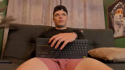 Snapshot of jakee_tyler chatting on September 18, 6:34 pm Jake Tyler online show from September 18, 6:34 pm