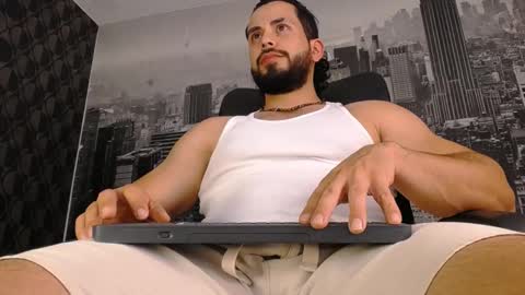 Snapshot of jakeskye chatting on September 19, 1:32 am JakeSkye online show from September 19, 1:32 am