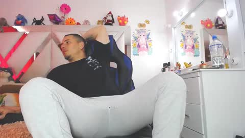 Snapshot of jakson_hot chatting on March 1, 8:10 pm pipe online show from March 1, 8:10 pm