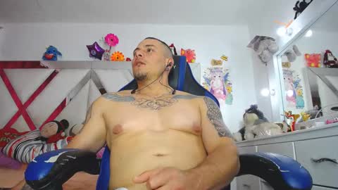 Snapshot of jakson_hot chatting on February 17, 10:27 pm pipe online show from February 17, 10:27 pm