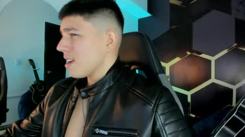 james_cr online show from July 3, 8:02 pm