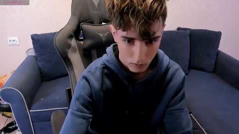 Snapshot of james_mil chatting on September 18, 9:08 pm James online show from September 18, 9:08 pm