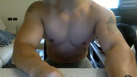 Snapshot of jamesmo820913 chatting on September 22, 3:10 am jamesmo820913 online show from September 22, 3:10 am