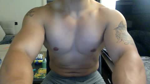 Snapshot of jamesmo820913 chatting on October 19, 10:42 am jamesmo820913 online show from October 19, 10:42 am