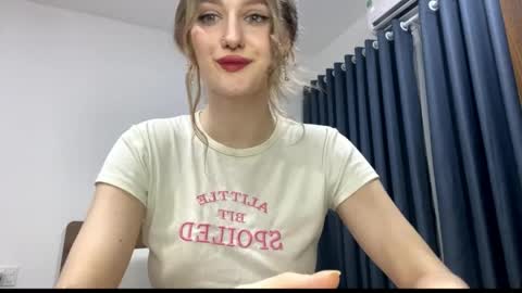 Janie online show from April 3, 8:38 pm