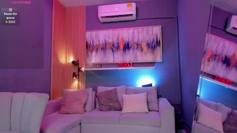 Janinne  online show from April 9, 11:05 am