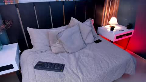 Janne for u online show from November 4, 10:11 pm