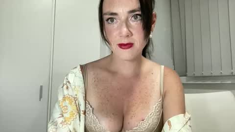 janorisse online show from May 7, 10:27 pm
