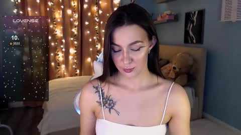 Jasmine online show from March 6, 8:48 pm