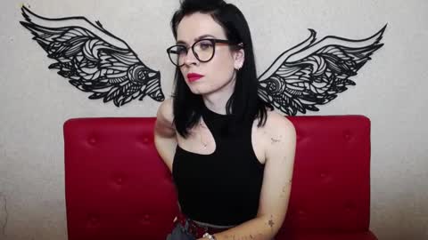 JasmineKouch online show from February 7, 9:15 pm