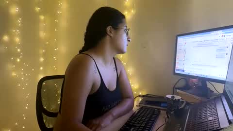 Jasmine online show from April 8, 1:03 pm