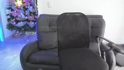 Snapshot of jasper__jones chatting on December 25, 12:15 pm JASPER JONES online show from December 25, 12:15 pm