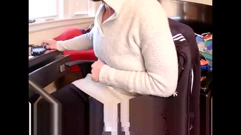 Snapshot of jasperh98 chatting on November 6, 8:34 pm jasperh98 online show from November 6, 8:34 pm