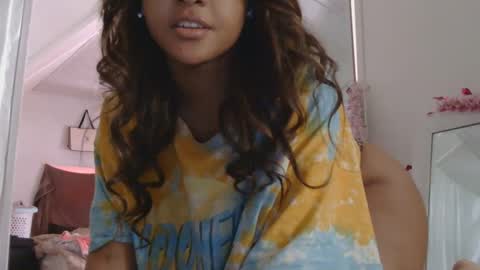 Snapshot of jassynicole chatting on February 21, 3:10 pm Jaslene Lovely online show from February 21, 3:10 pm