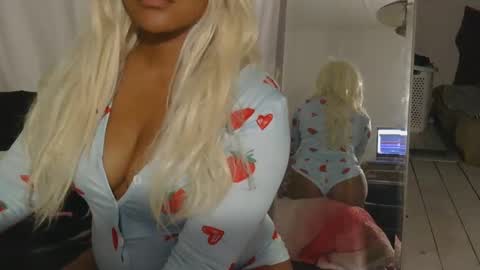 Snapshot of jassynicole chatting on February 14, 1:45 am Jaslene Lovely online show from February 14, 1:45 am