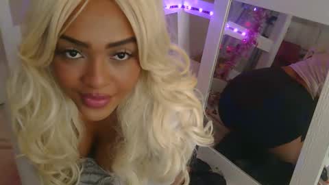 Snapshot of jassynicole chatting on February 8, 3:10 pm Jaslene Lovely online show from February 8, 3:10 pm