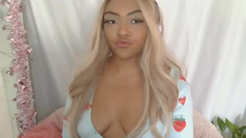 Snapshot of jassynicole chatting on January 16, 3:34 pm Jaslene Lovely online show from January 16, 3:34 pm