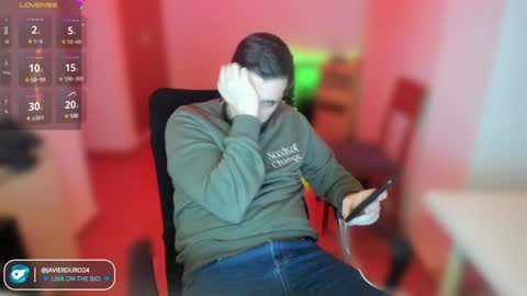Snapshot of javierduro24 chatting on December 15, 3:31 pm javierduro24 online show from December 15, 3:31 pm