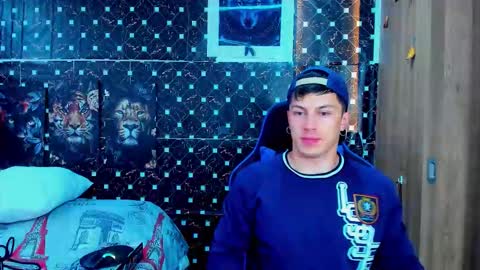 Javier online show from December 15, 6:26 pm