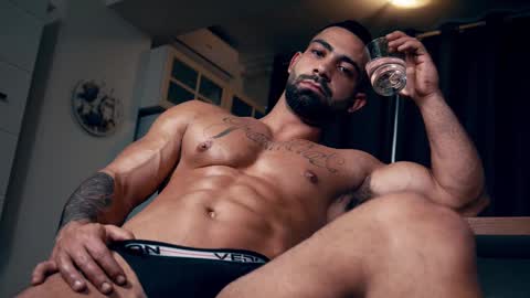Snapshot of jaxonhunk chatting on March 3, 8:11 pm JaxonHunk online show from March 3, 8:11 pm