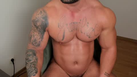 Snapshot of jaxonhunk chatting on January 15, 1:45 am JaxonHunk online show from January 15, 1:45 am