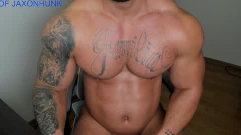 Snapshot of jaxonhunk chatting on March 11, 2:32 am JaxonHunk online show from March 11, 2:32 am
