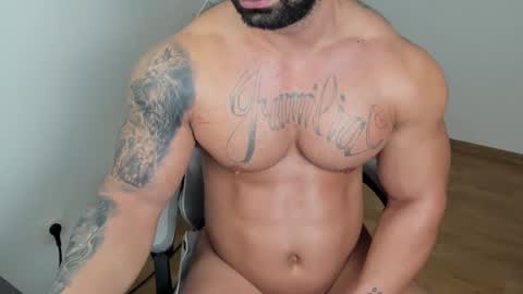 Snapshot of jaxonhunk chatting on February 14, 10:28 am JaxonHunk online show from February 14, 10:28 am