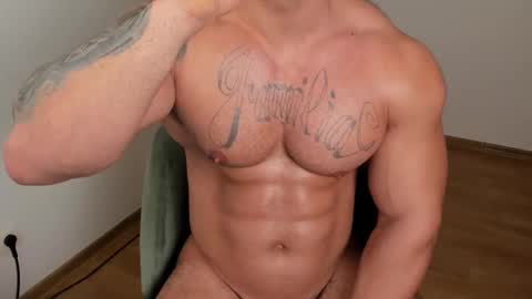 Snapshot of jaxonhunk chatting on February 4, 6:36 am JaxonHunk online show from February 4, 6:36 am