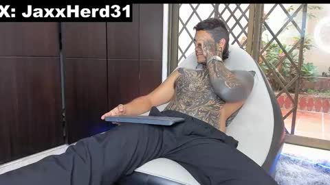 Snapshot of jaxxxonherd chatting on February 5, 1:33 pm Michael online show from February 5, 1:33 pm