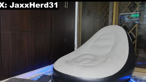 Snapshot of jaxxxonherd chatting on February 5, 12:53 am Michael online show from February 5, 12:53 am