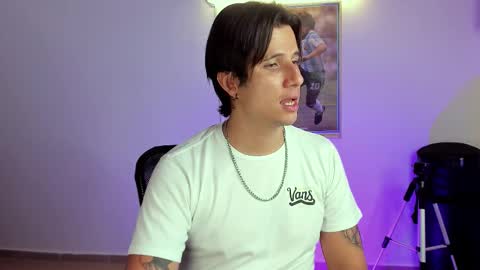 Snapshot of jayalvarrez_ chatting on September 19, 12:04 am Jay Alvarrez online show from September 19, 12:04 am